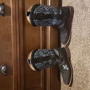 Women's cowboy boots